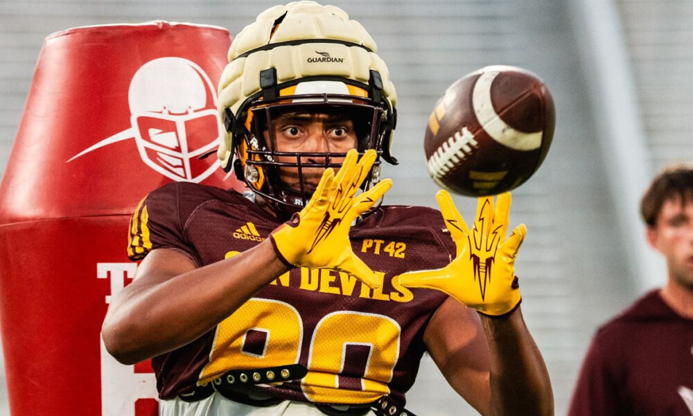 A player makes a catch for Arizona State football.