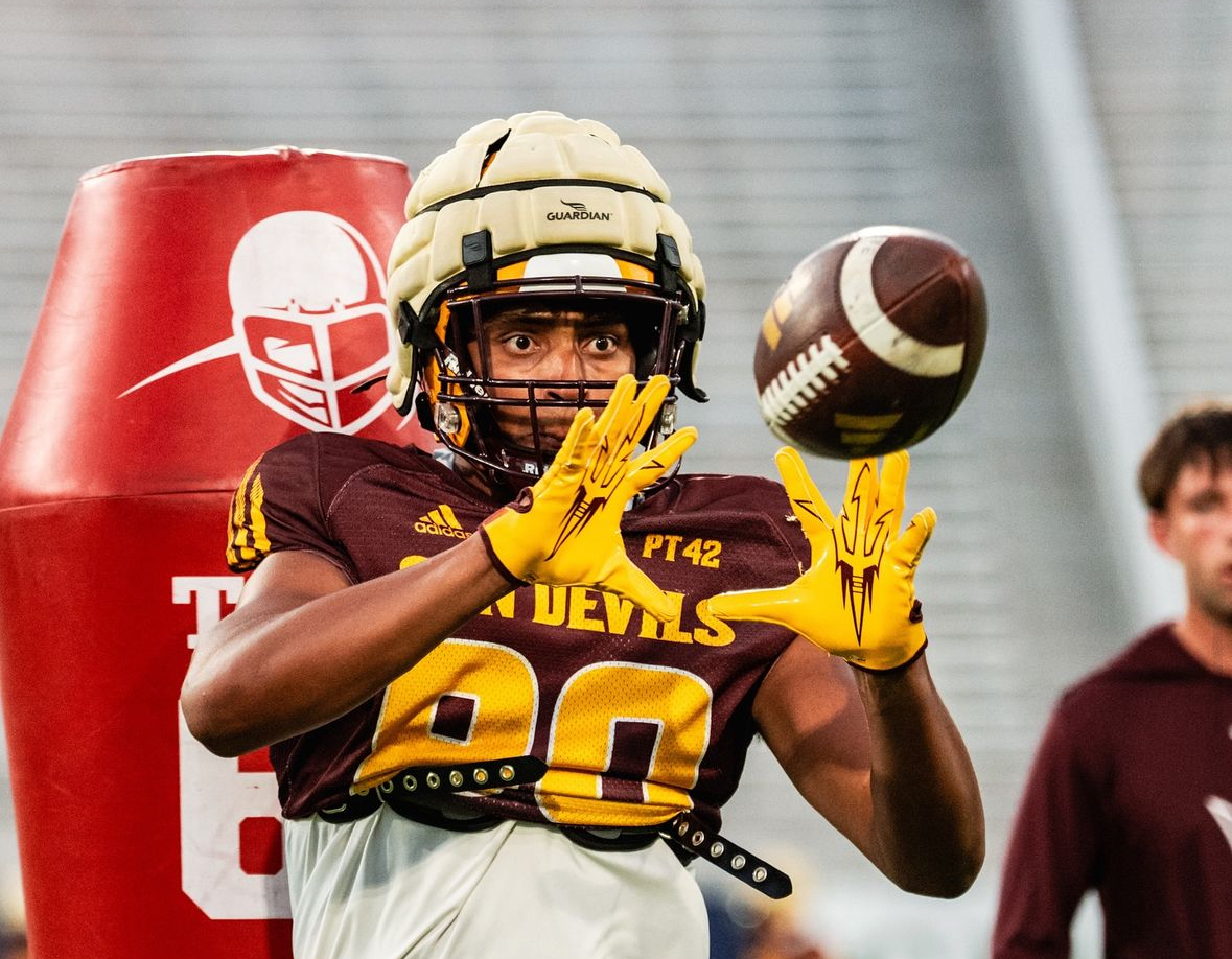 A player makes a catch for Arizona State football.