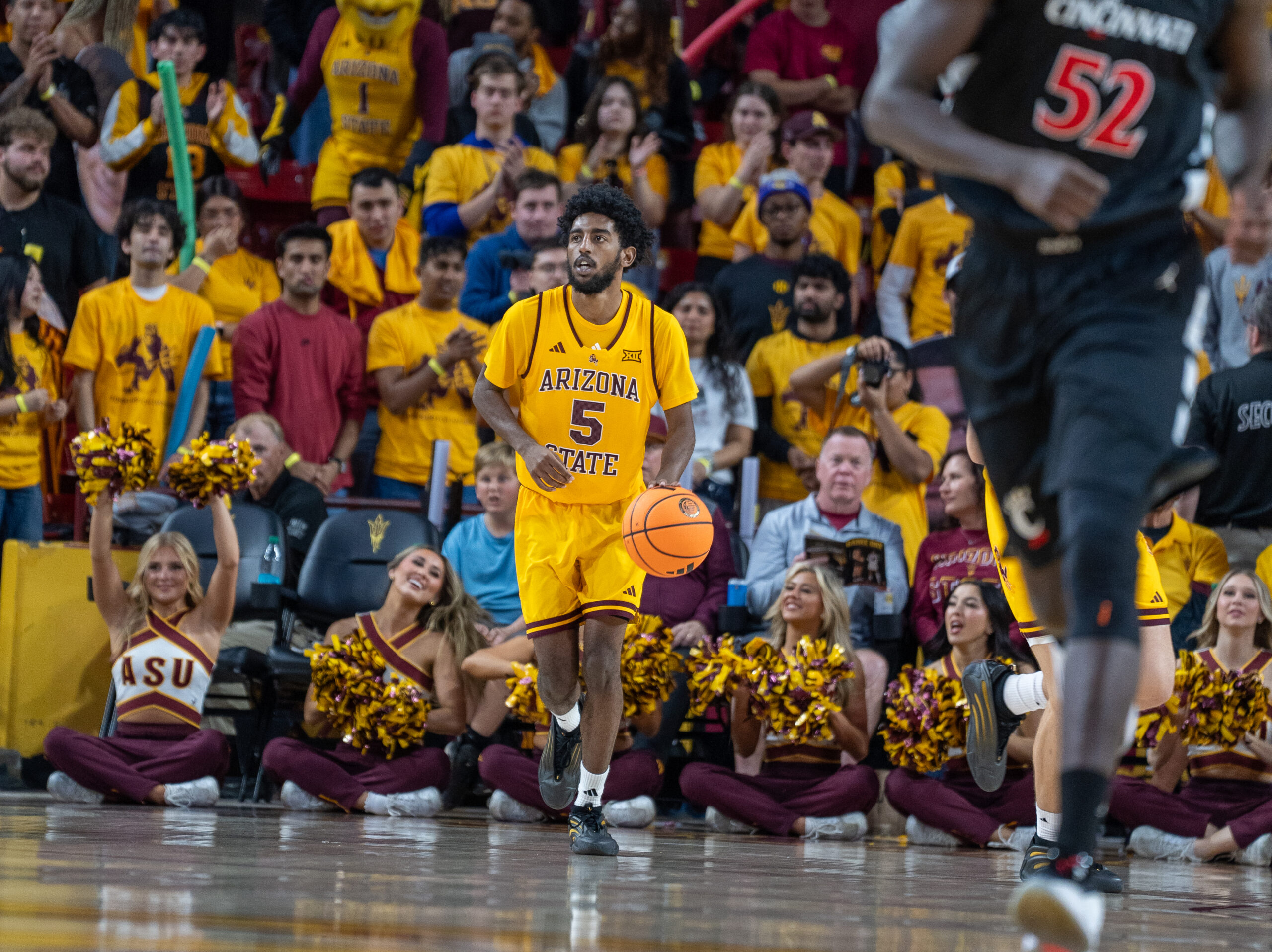 Moe Odum dribbles the ball down the court in a Saturday night matchup against Cincinnati.